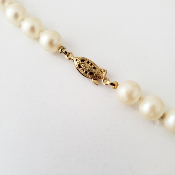 Vintage Faux Pearl Necklace - Picture 2 of 3